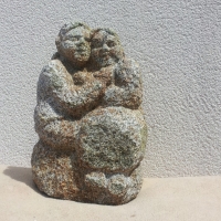 Couple amoureux en granit